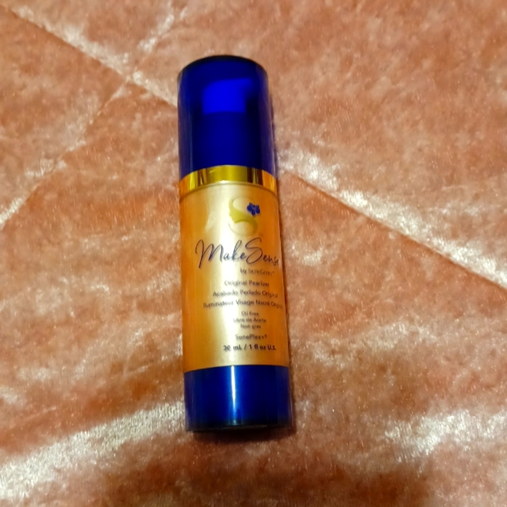 Sengence anti-aging foundation and Pearlizer